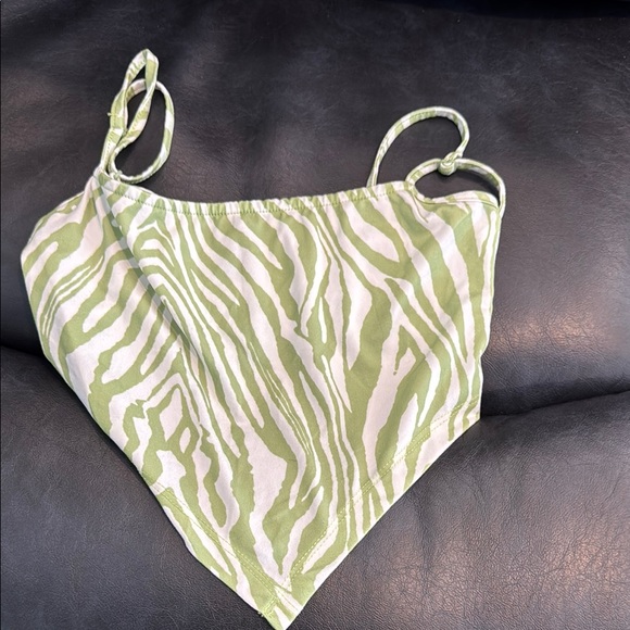 Various Crop Tops - Green, Blue, Zebra Print, and Pastel Size XS 6 of them - Picture 4 of 7